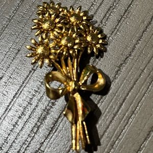 Vintage Brooch Pin Golden Tone Visit   Bouquet of Sun Flowers with Ribbon